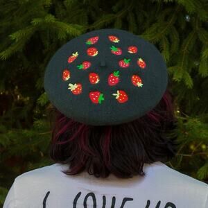 Clammy Heart Strawberries Embroidered Beret Wool Blue